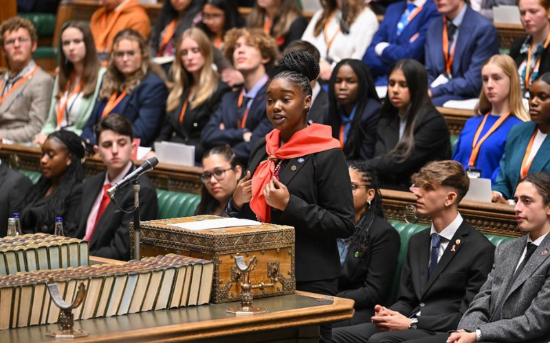 UK News: యూకేలో 16 సంవత్సరాలకే ఓటు హక్కుపై పెద్ద ఎత్తున చర్చ…ఎవరేం అంటున్నారు…ఇకపై మైనర్లు దేశాన్ని శాసిస్తారా..?